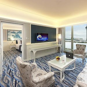 Harbour View Suite